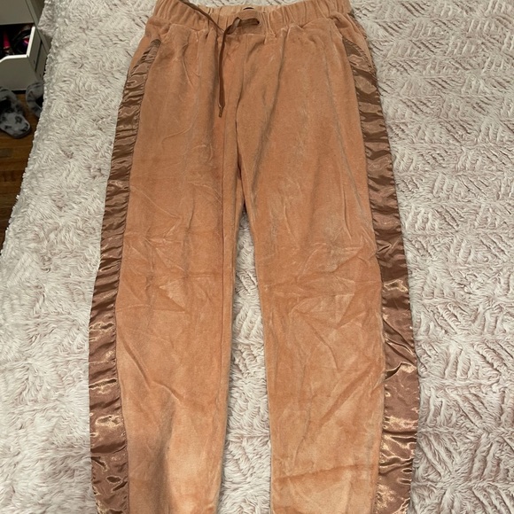 Kendall & Kylie Pants - Kendall and Kylie sweatpants velvet